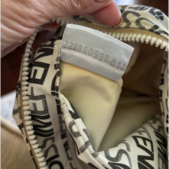 ✨FENDI FENDISSIME Accessori Made in Italy Vintage Shoulder Bag Authentic - Picture 16 of 16